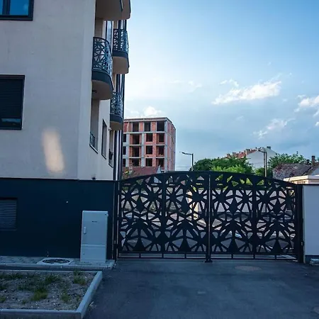 Exclusive 3 Апартаменты *